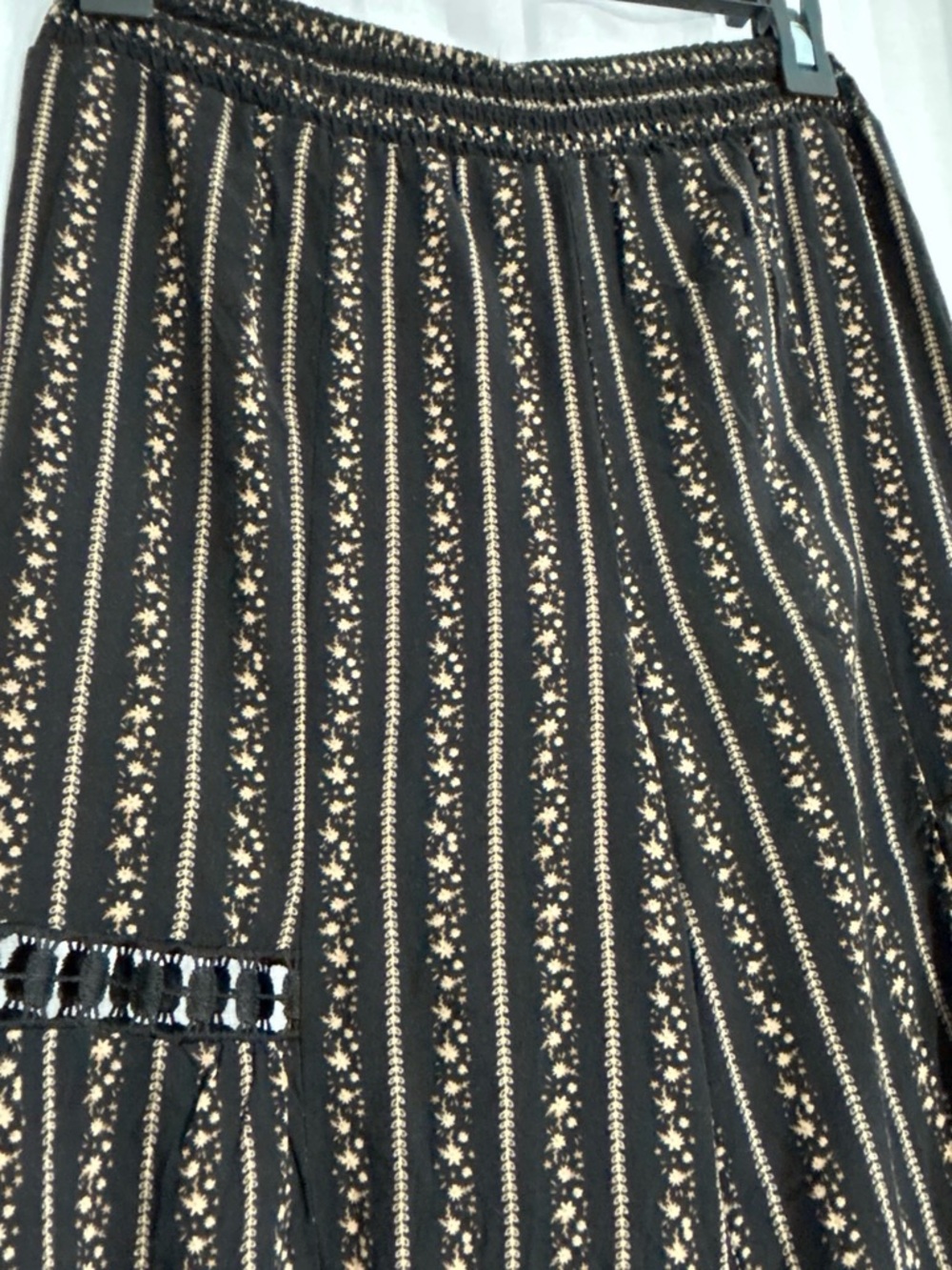 Black Striped Wide-Leg Palazzo Pants with Subtle Tan Pattern - Picture 3 of 7